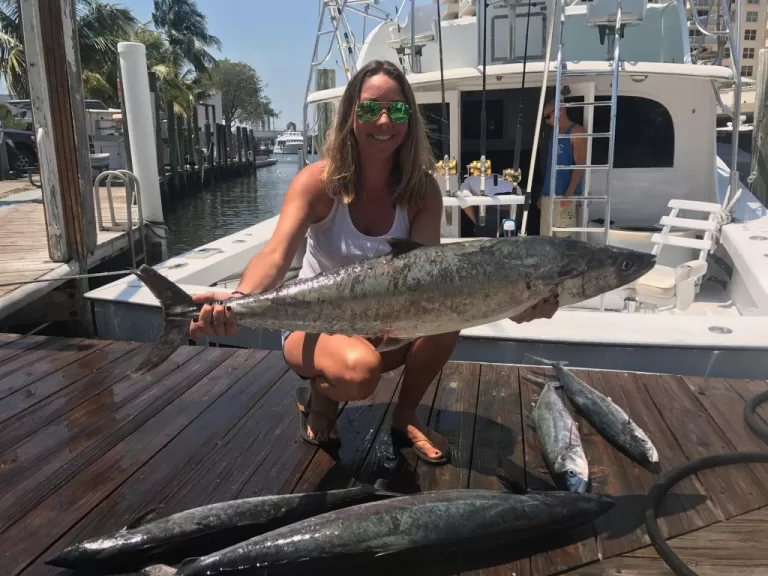 Ashlee-with-some-big-kingfish-caught-on-a-Fishing-Headquarters-sportfishing-charter-1024x768